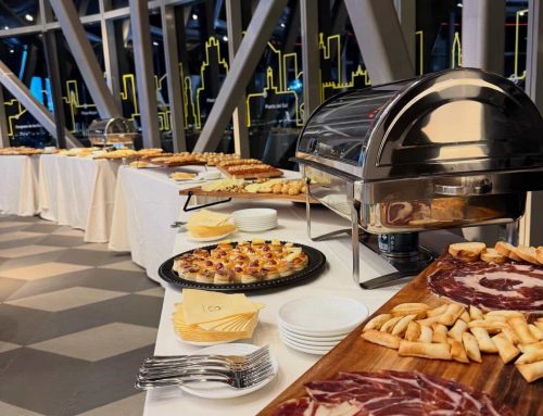Servicio de catering con montaje en Madrid: la solución profesional para eventos sin preocupaciones